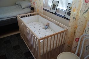 Babyns spjälsäng